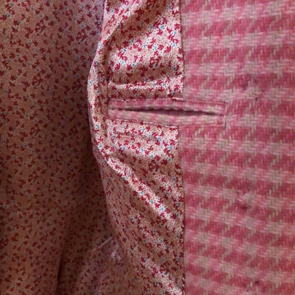 Abercrombie and Fitch - Picture 4 of 8